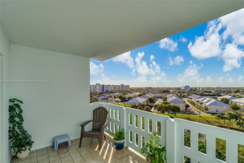 Condo in Hollywood, Florida, 2 bedrooms  № 1951416 - photo 20