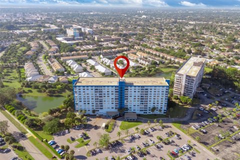 Condo in Hollywood, Florida, 2 bedrooms  № 1951416 - photo 25