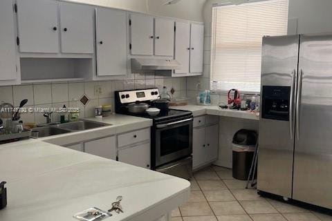 Condominio en venta en Coral Springs, Florida, 2 dormitorios, 99.22 m2 № 1692229 - foto 1