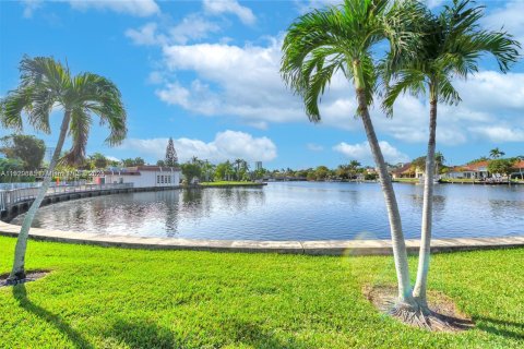 Adosado en venta en Hallandale Beach, Florida, 2 dormitorios, 162.58 m2 № 1974189 - foto 9