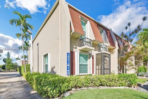Adosado en Hallandale Beach, Florida 2 dormitorios, 162.58 m2 № 1974189