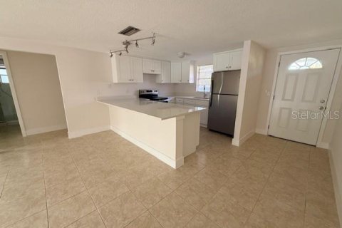 House in Longboat Key, Florida 4 bedrooms, 118.91 sq.m. № 2197078 - photo 3