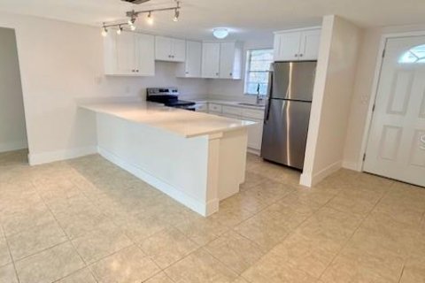House in Longboat Key, Florida 4 bedrooms, 118.91 sq.m. № 2197078 - photo 5