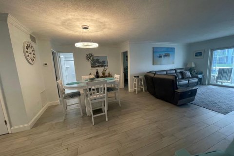 Condominio en alquiler en North Palm Beach, Florida, 2 dormitorios, 89.37 m2 № 2176216 - foto 5