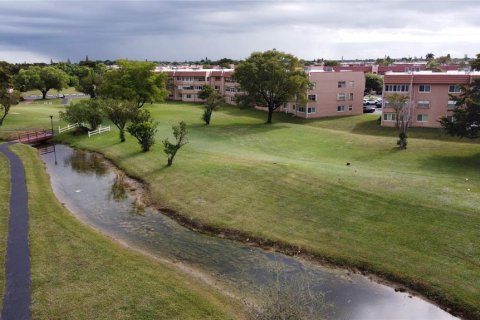 Condo in Sunrise, Florida, 2 bedrooms № 2123344 - photo 13
