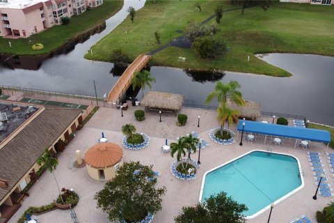 Condo in Sunrise, Florida, 2 bedrooms № 2123344 - photo 15
