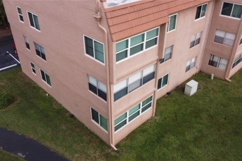 Condo in Sunrise, Florida, 2 bedrooms № 2123344 - photo 23