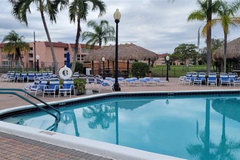 Condo in Sunrise, Florida, 2 bedrooms № 2123344 - photo 21