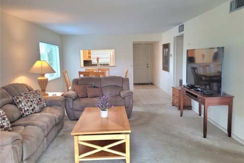 Condo in Sunrise, Florida, 2 bedrooms № 2123344 - photo 2