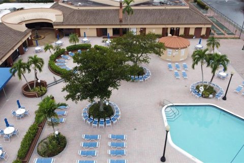 Condo in Sunrise, Florida, 2 bedrooms № 2123344 - photo 12