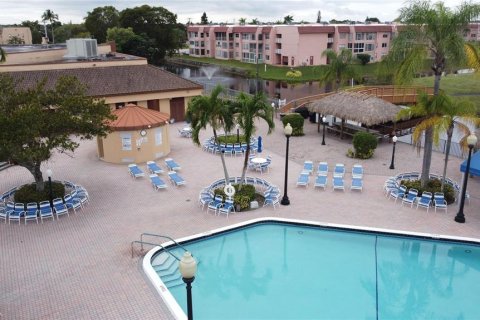 Condo in Sunrise, Florida, 2 bedrooms № 2123344 - photo 11
