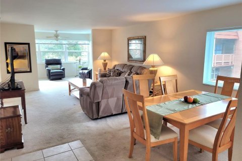 Condo in Sunrise, Florida, 2 bedrooms № 2123344 - photo 3