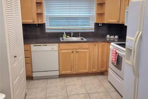 Condo in Sunrise, Florida, 2 bedrooms № 2123344 - photo 28