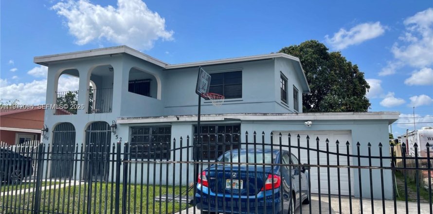Commercial property in Hialeah, Florida 301.75 sq.m. № 2079626