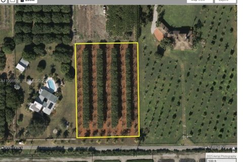 Land in Miami, Florida № 2060460
