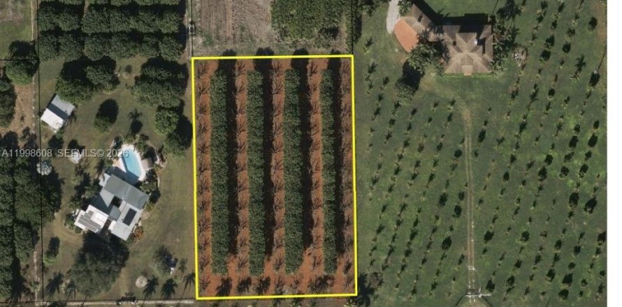 Land in Miami, Florida № 2060460