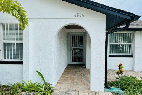 House in Tampa, Florida 3 bedrooms, 154.03 sq.m. № 1795029 - photo 7