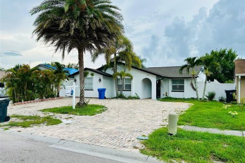House in Tampa, Florida 3 bedrooms, 154.03 sq.m. № 1795029 - photo 4