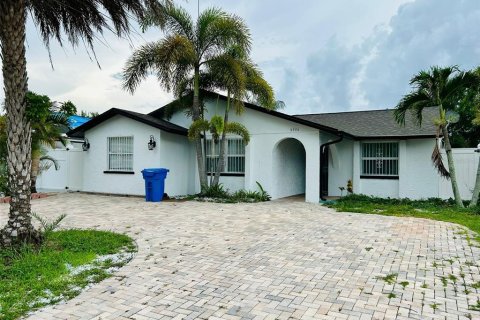 House in Tampa, Florida 3 bedrooms, 154.03 sq.m. № 1795029 - photo 3