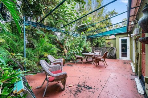 House in West Palm Beach, Florida 4 bedrooms, 266.54 sq.m. № 862824 - photo 1
