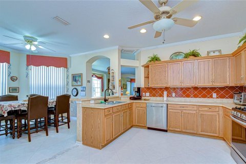 House in Fish Hawk, Florida 2 bedrooms, 143.44 sq.m. № 2122888 - photo 11