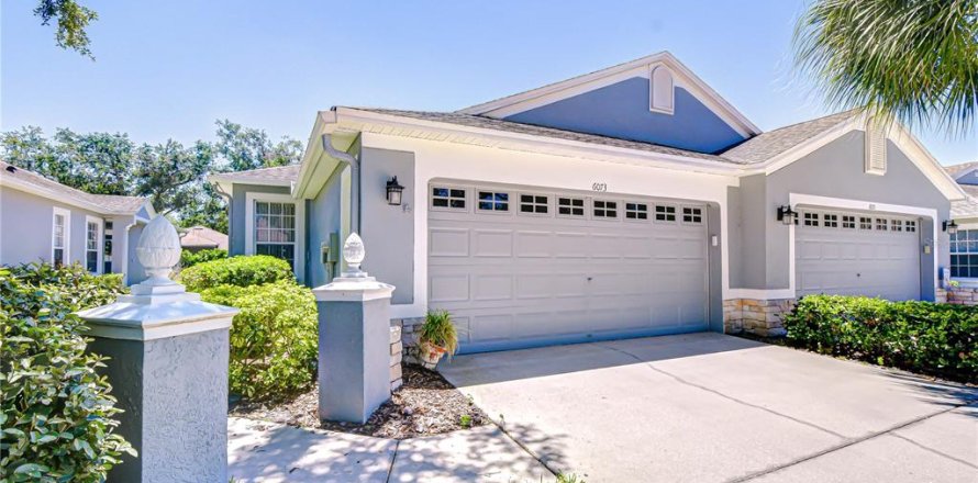 House in Fish Hawk, Florida 2 bedrooms, 143.44 sq.m. № 2122888