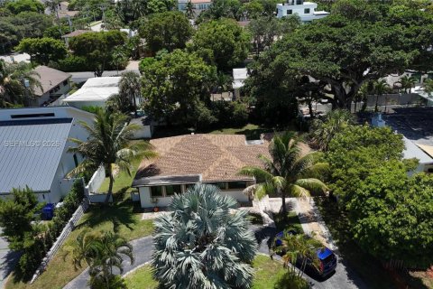House in Pompano Beach, Florida 6 bedrooms № 2401295 - photo 4