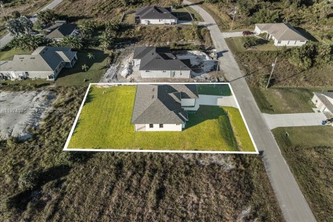 House in Lehigh Acres, Florida 3 bedrooms, 140.56 sq.m. № 2036627 - photo 5