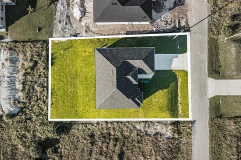 House in Lehigh Acres, Florida 3 bedrooms, 140.56 sq.m. № 2036627 - photo 3