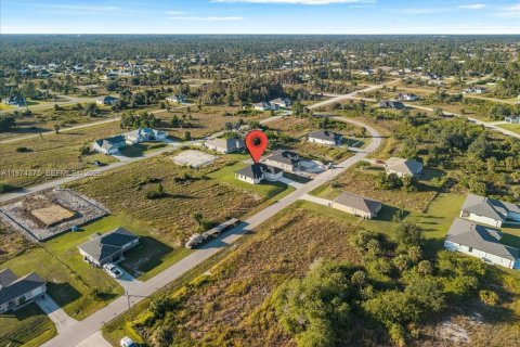 House in Lehigh Acres, Florida 3 bedrooms, 140.56 sq.m. № 2036627 - photo 2