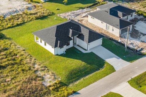 House in Lehigh Acres, Florida 3 bedrooms, 140.56 sq.m. № 2036627 - photo 6