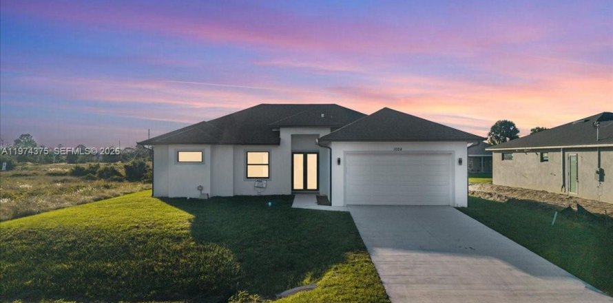 House in Lehigh Acres, Florida 3 bedrooms, 140.56 sq.m. № 2036627