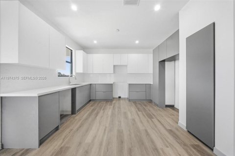 House in Lehigh Acres, Florida 3 bedrooms, 140.56 sq.m. № 2036627 - photo 29