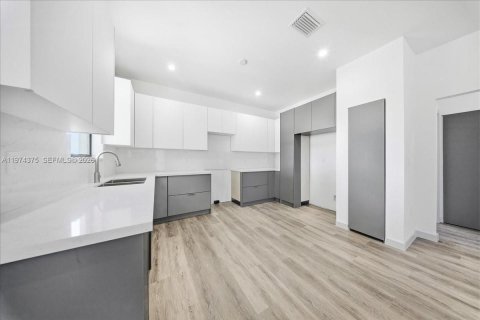 House in Lehigh Acres, Florida 3 bedrooms, 140.56 sq.m. № 2036627 - photo 28