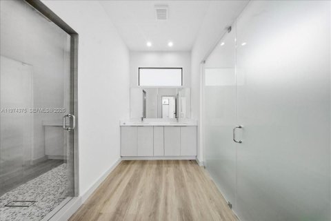 House in Lehigh Acres, Florida 3 bedrooms, 140.56 sq.m. № 2036627 - photo 14