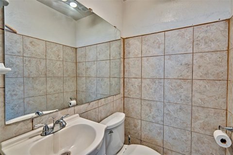 Propiedad comercial en alquiler en Gainesville, Florida, 104.79 m2 № 1733812 - foto 9