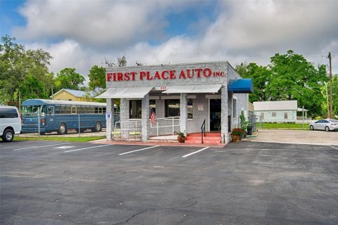 Propiedad comercial en alquiler en Gainesville, Florida, 104.79 m2 № 1733812 - foto 1