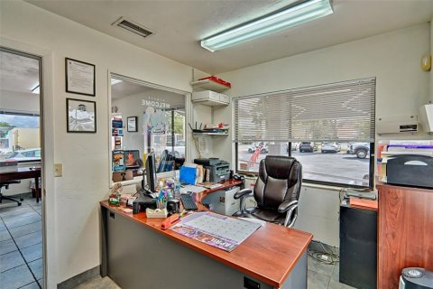 Propiedad comercial en alquiler en Gainesville, Florida, 104.79 m2 № 1733812 - foto 7