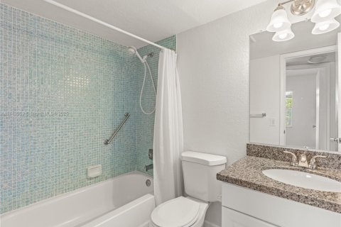 Купить кондоминиум в Санрайз, Флорида 2 спальни, 78.97м2, № 1890424 - фото 7