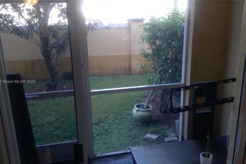 Купить таунхаус в Норт-Лодердейл, Флорида 3 спальни, 130.43м2, № 2033114 - фото 2