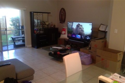 Купить таунхаус в Норт-Лодердейл, Флорида 3 спальни, 130.43м2, № 2033114 - фото 3