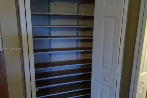 Купить таунхаус в Норт-Лодердейл, Флорида 3 спальни, 130.43м2, № 2033114 - фото 7