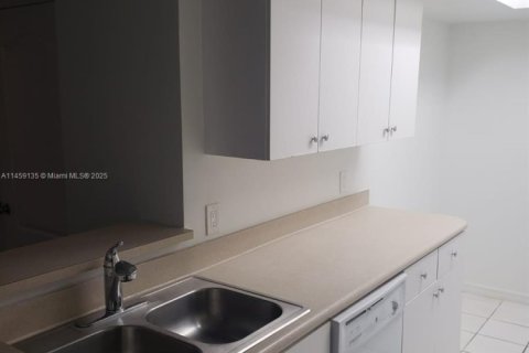 Купить кондоминиум в Майами, Флорида 2 спальни, 85.66м2, № 1964836 - фото 4