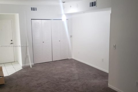 Купить кондоминиум в Майами, Флорида 2 спальни, 85.66м2, № 1964836 - фото 7