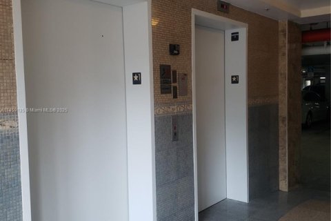 Купить кондоминиум в Майами, Флорида 2 спальни, 85.66м2, № 1964836 - фото 18