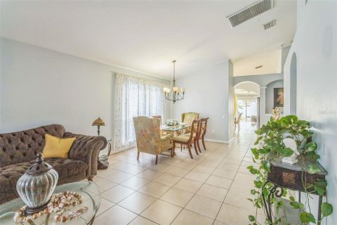 Купить виллу или дом в Ривервью, Флорида 8 комнат, 179.86м2, № 1434223 - фото 5