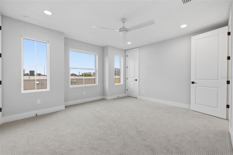 Touwnhouse à louer à Tampa, Floride: 4 chambres, 230.4 m2 № 2120483 - photo 3