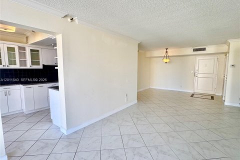 Condominio en venta en Sunny Isles Beach, Florida, 2 dormitorios, 115.2 m2 № 2075325 - foto 13