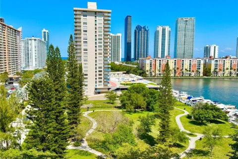 Condominio en venta en Sunny Isles Beach, Florida, 2 dormitorios, 115.2 m2 № 2075325 - foto 5