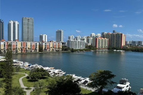 Condominio en venta en Sunny Isles Beach, Florida, 2 dormitorios, 115.2 m2 № 2075325 - foto 3